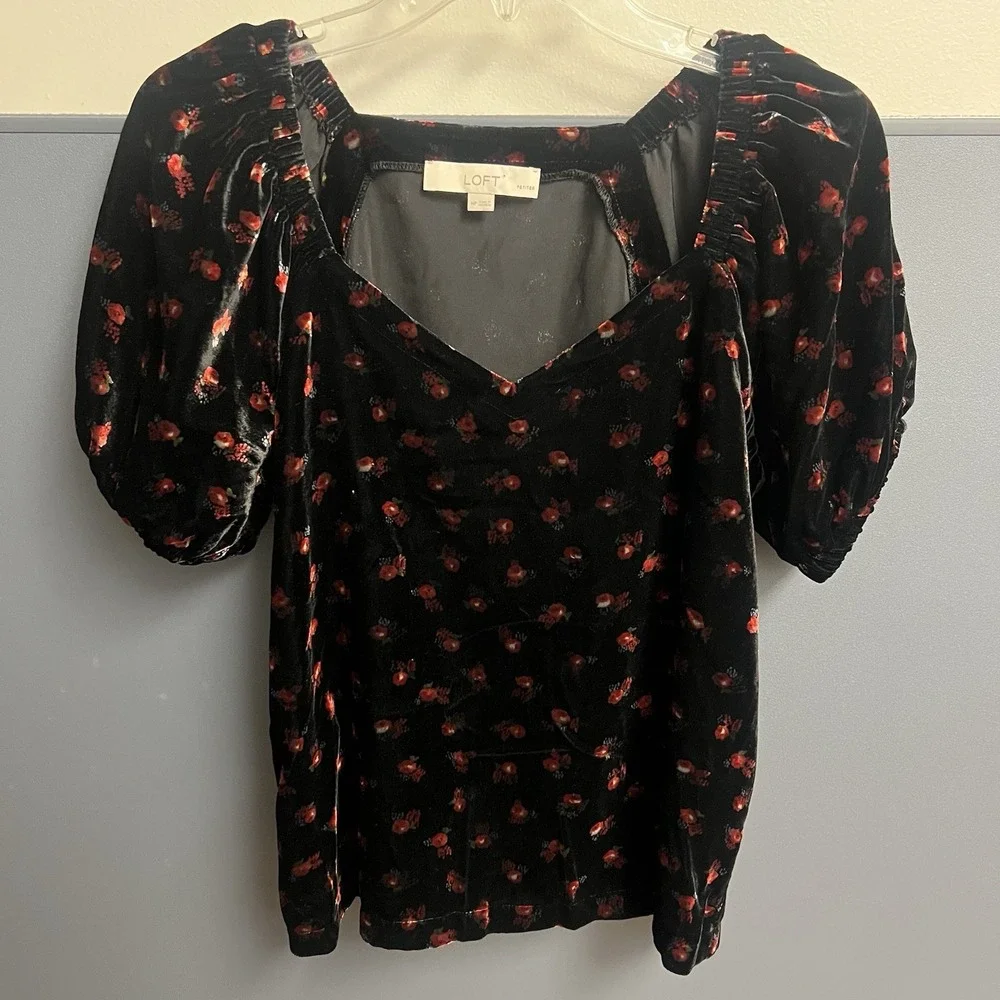 Loft Velour Floral Top Puff Sleeve Black Red Floral Medium Petite‎ Women's